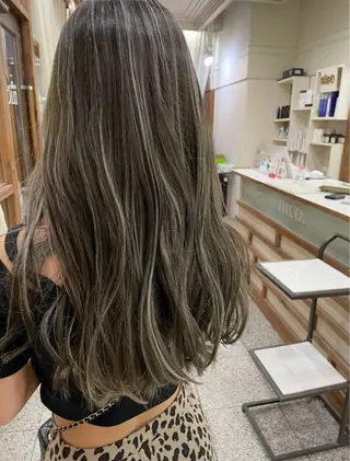 ロング レイヤーカット・水素 松井山手　齊藤　興のヘアスタイル