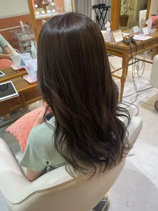 ロング カラー 梛木 唯のヘアスタイル