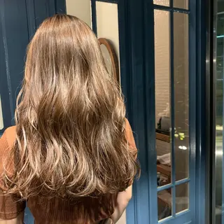 ロング 齋藤 樹里のヘアスタイル