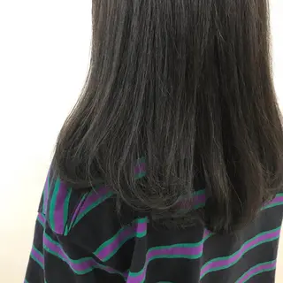 ロング カラー オリーブ/アッシュ やわらか透明感カラーのヘアスタイル