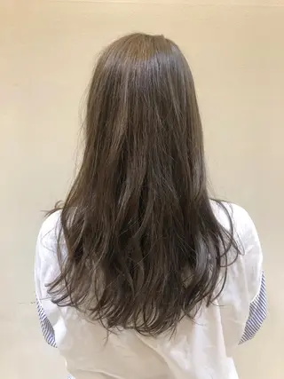 ロング カラー 足立 小百合のヘアスタイル