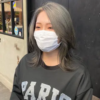 セミロング カラー 比嘉 陽のヘアスタイル