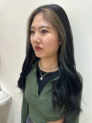 ロング カラー タイトボブ個性派カラ ーAKANEのヘアスタイル