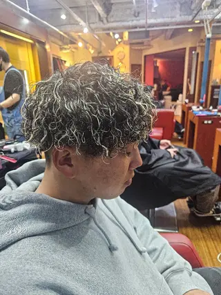 カラー メンズ パーマ 特殊パーマ 片山恭兵のヘアスタイル