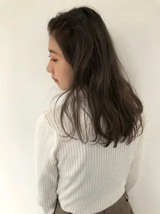 セミロング カラー 伊藤 由季のヘアスタイル
