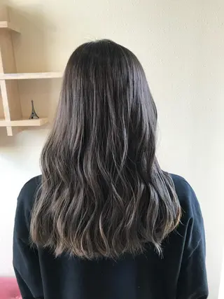 ロング 中川 茜里のヘアスタイル