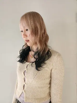 ロング ハイトーン/ブリーチ /デザインカラーのヘアスタイル