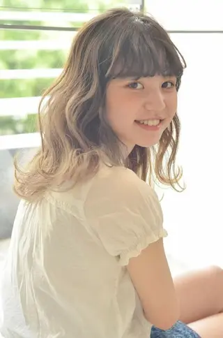 セミロング カラー coii コイ【原宿/表参道】のヘアスタイル