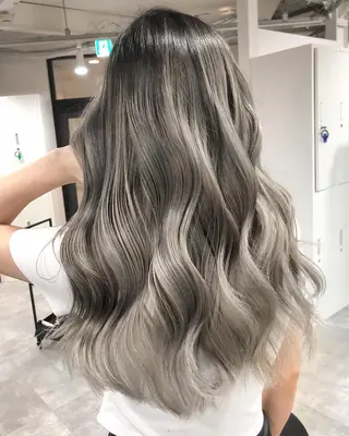 ロング カラー ヘアアレンジ Laff難波店所属・林 バンフムのヘアスタイル