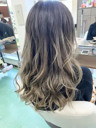 カラー 甲田 豪徳のヘアスタイル