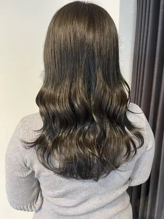 カラー annuy aoiのヘアスタイル