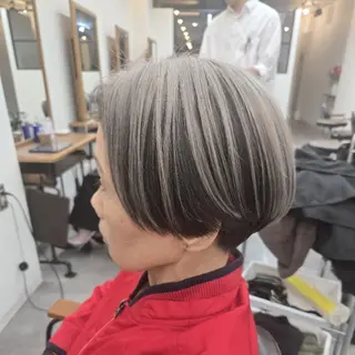 ショート カラー 浜田りほ Luxbe 博多バスターミナルのヘアスタイル