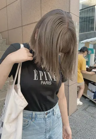 ミディアム カラー パーマ ヘアアレンジ メンズ キッズ ネイル マツエク・マツパ ハイトーンボブ 前田 表参道 グレージュのヘアスタイル