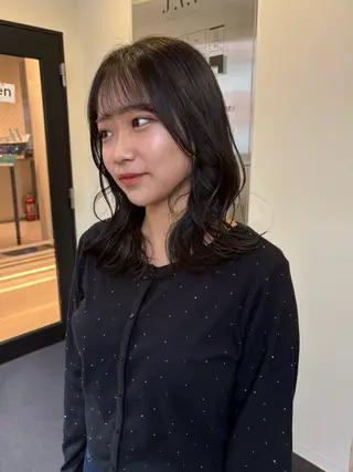 ミディアム カラー 小原 悠梨乃のヘアスタイル