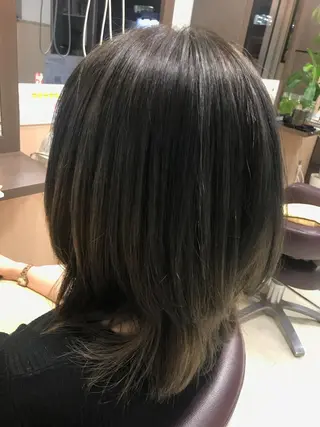ミディアム カラー ササキ トモコのヘアスタイル