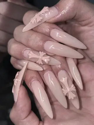 ネイル さゆり￤推しキャラ ￤ロングネイル🩷のネイルデザイン