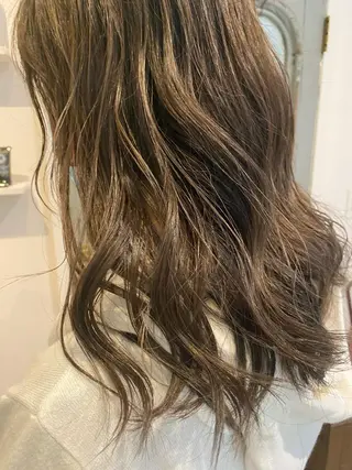 ミディアム カラー vixus mamiのヘアスタイル
