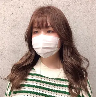ロング カラー 岡田 真綾のヘアスタイル