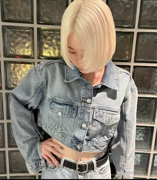 ショート カラー PELEハイトーン shinobuのヘアスタイル
