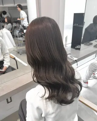 セミロング ハイトーン/ グレージュ/レイヤーのヘアスタイル