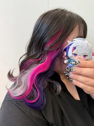 ミディアム カラー インナーカラー 推し ブリーチ 髪質改善のヘアスタイル