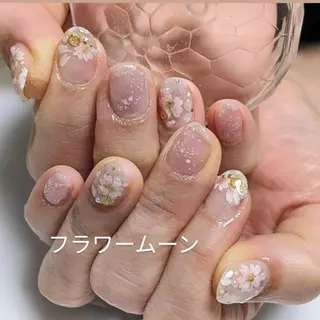 ネイル フラワー ムーンのネイルデザイン