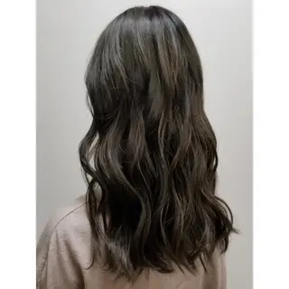 ロング カラー 針谷 泉希 (はりがい いずき)のヘアスタイル