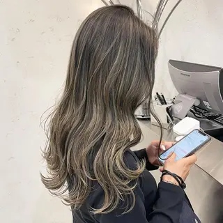 ロング カラー DEAN ISLA 大人レイヤーカットのヘアスタイル