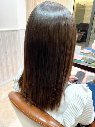 セミロング 透け感カラー🌿 小島 りなのヘアスタイル