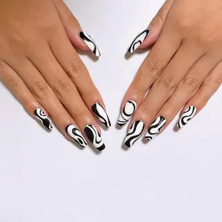 ネイル VIERU 🌈🎀💖のネイルデザイン