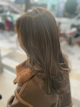 セミロング カラー ヘアアレンジ アートディレクター 尾内 友美のヘアスタイル