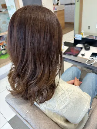 ミディアム カラー 守谷 奏穂のヘアスタイル