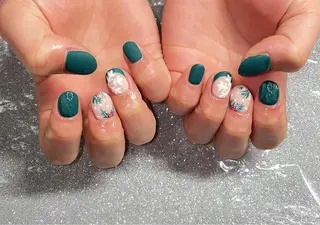 ネイル VIERU 🌈🎀💖のネイルデザイン