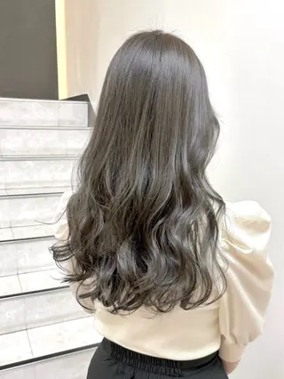 セミロング 艶髪／透け感カラー ／ＲＹＯのヘアスタイル