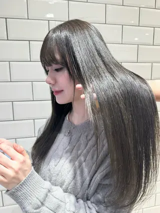ロング カラー costes 今井芽依のヘアスタイル