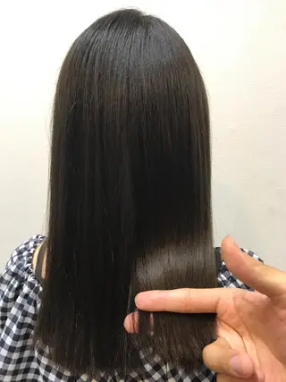 セミロング カラー 吉森 満俊のヘアスタイル