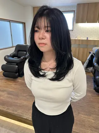 ロング カラー 白髪ぼかしハイライト レイヤー川口 元気のヘアスタイル