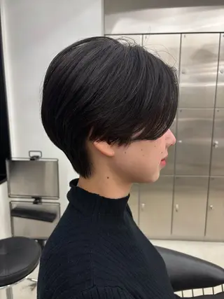 ショート レイヤー・カット モデル・透明感カラーのヘアスタイル