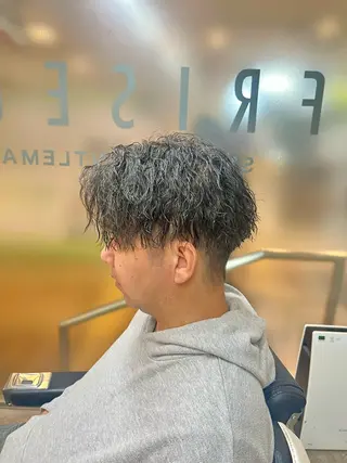 ショート パーマ メンズ 佐々木 優人のヘアスタイル