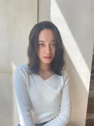 ミディアム 透明感カラー NAN AMI グレージュのヘアスタイル
