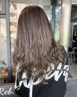 ミディアム カラー 西村あきや トレンド韓国ヘアのヘアスタイル