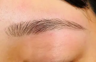 パーマ 三塚 紗衣の眉毛・アイブロウイメージ
