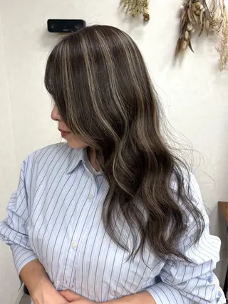 ロング カラー issy/ハイライト ハイトーン／レイヤーのヘアスタイル