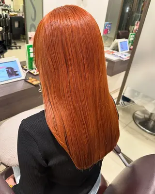 ロング レイヤー 艶々カラーのヘアスタイル