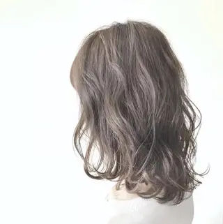 ミディアム カラー パーマ ヘアアレンジ 岡田まみ🍒🤍 透明感カラーのヘアスタイル