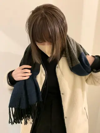 ミディアム カラー 落合希 Olivebeigeのヘアスタイル