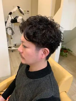 ショート パーマ メンズ 岡本 幸法のヘアスタイル
