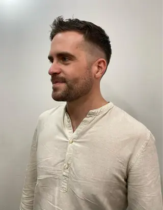 ショート メンズ ブリーチカラー急募✨ KENICHIのヘアスタイル