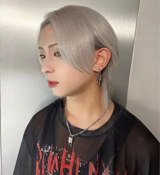 ショート VEGA ヒカル 艶髪ハイトーン天神のヘアスタイル