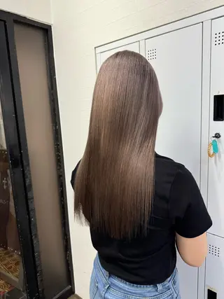 ロング 横浜🦋ハイトーン 🫐シャドウルーツのヘアスタイル